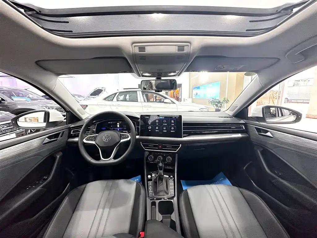 Volkswagen Sagitar 2026 3000 300TSI DSG