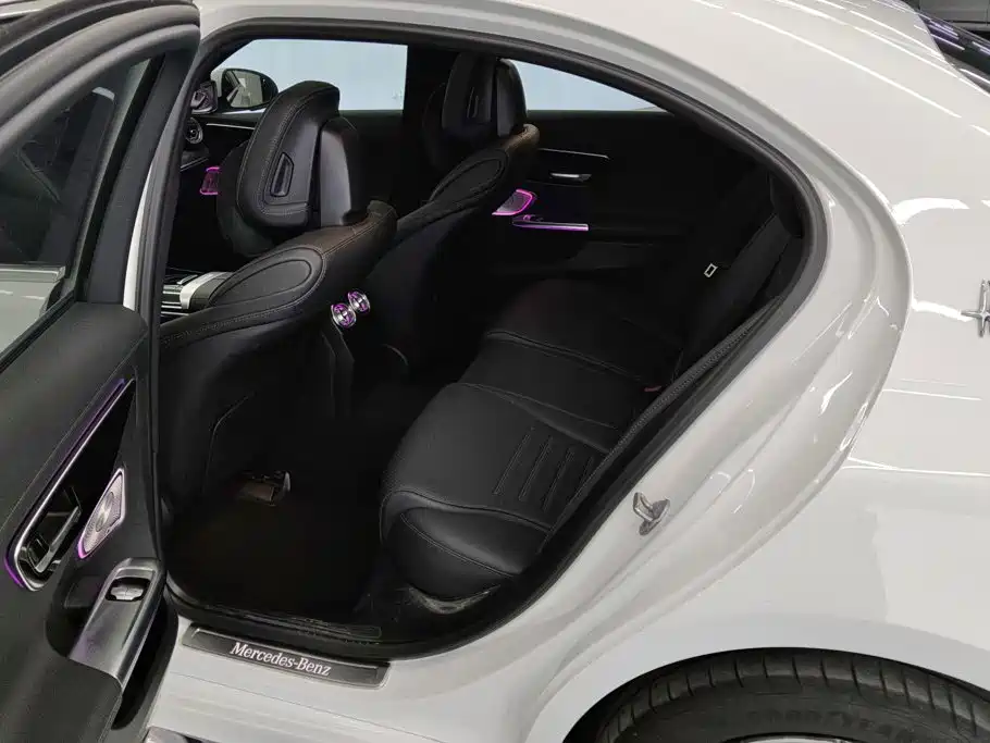 Mercedes-Benz C-Class — миниатюра 11