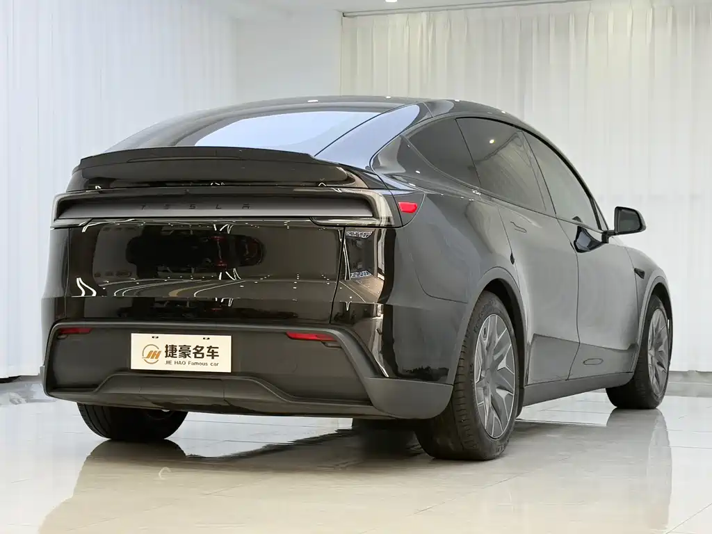 Tesla Model Y L — миниатюра 14