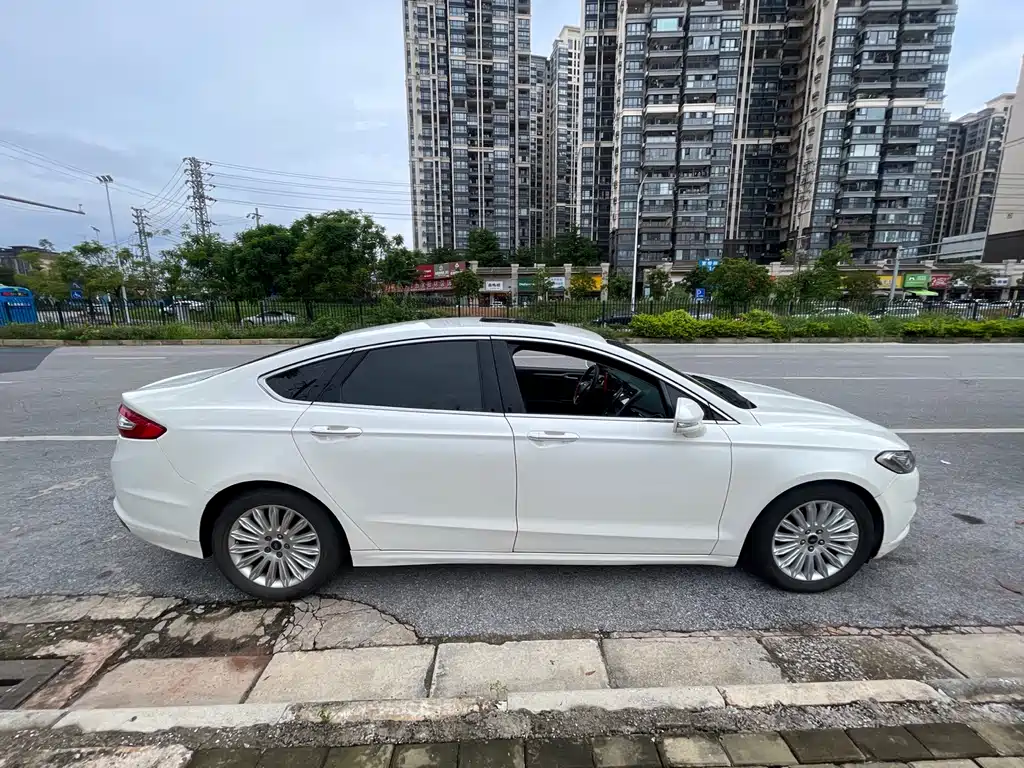Ford Mondeo — миниатюра 8