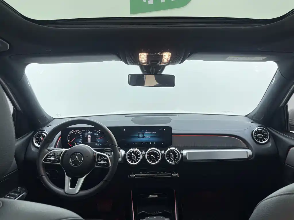 Mercedes-Benz GLB — миниатюра 24