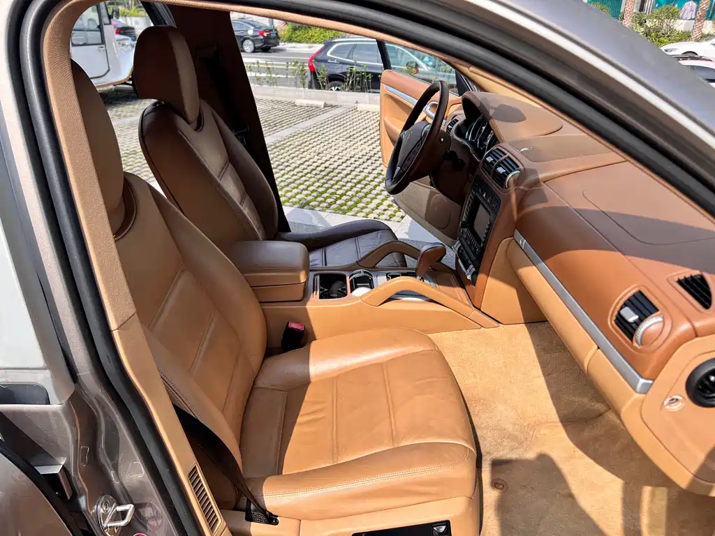 Porsche Cayenne — миниатюра 19