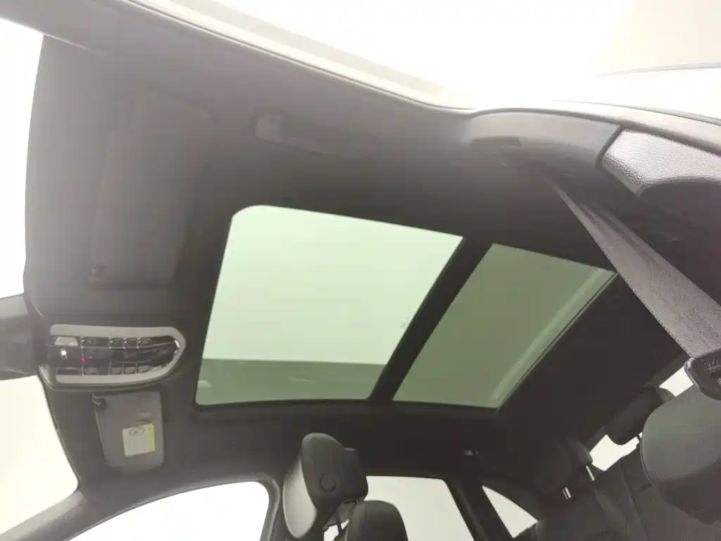 Porsche Macan — миниатюра 14