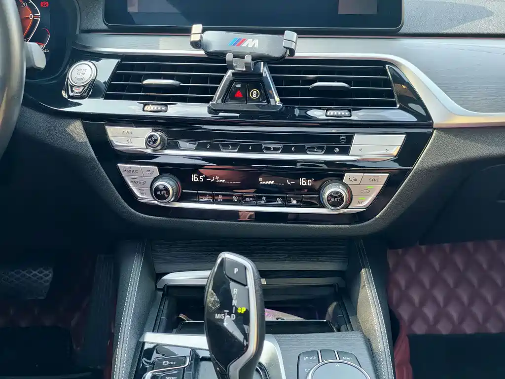 BMW 5 Series — миниатюра 9