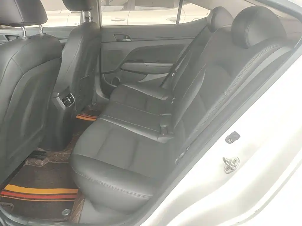Hyundai Elantra — миниатюра 17