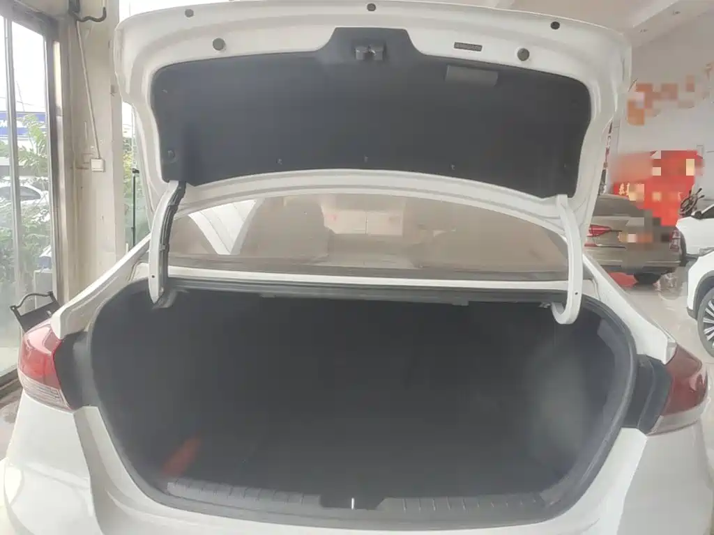 Hyundai Elantra — миниатюра 19