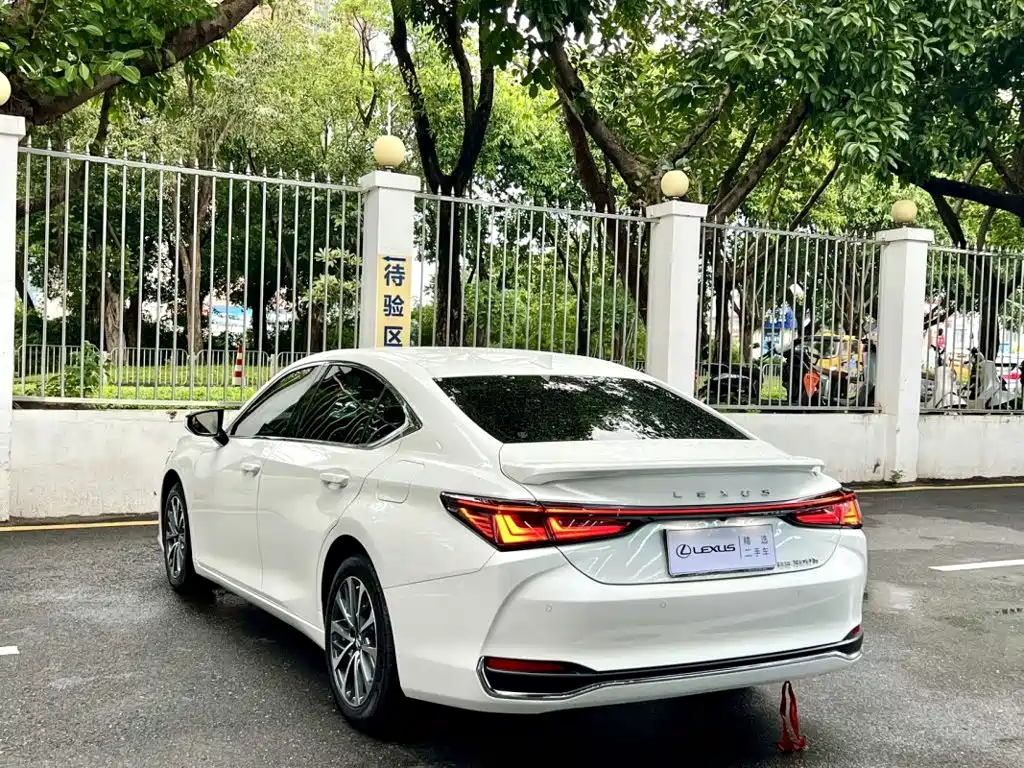 Lexus ES — миниатюра 9