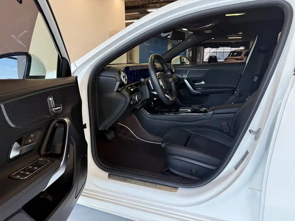 Mercedes-Benz A-Class A 2023 A 200 L Fashion
