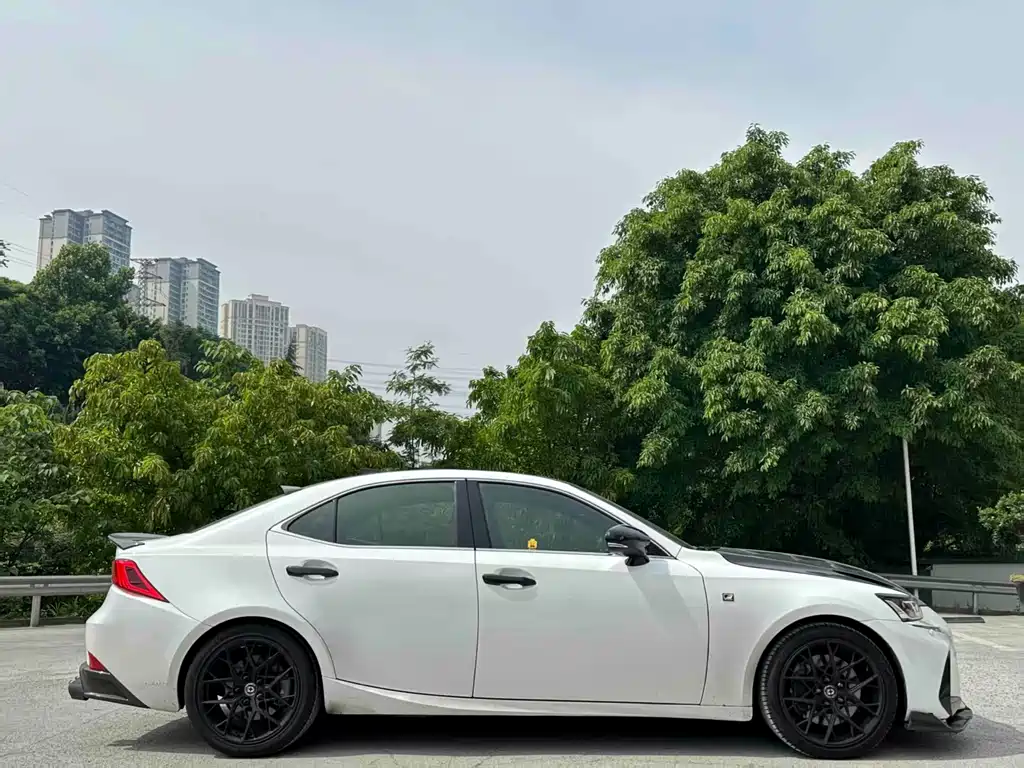 Lexus IS 2017 300 F SPORT