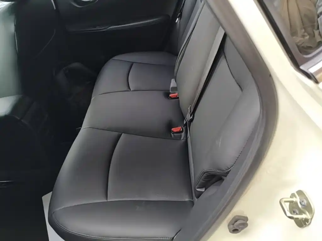Nissan Tiida — миниатюра 17