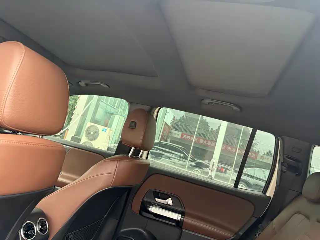 Mercedes-Benz GLB — миниатюра 8