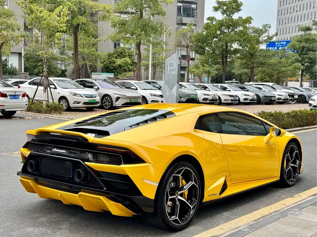 LAMBORGHINI HURACÁN