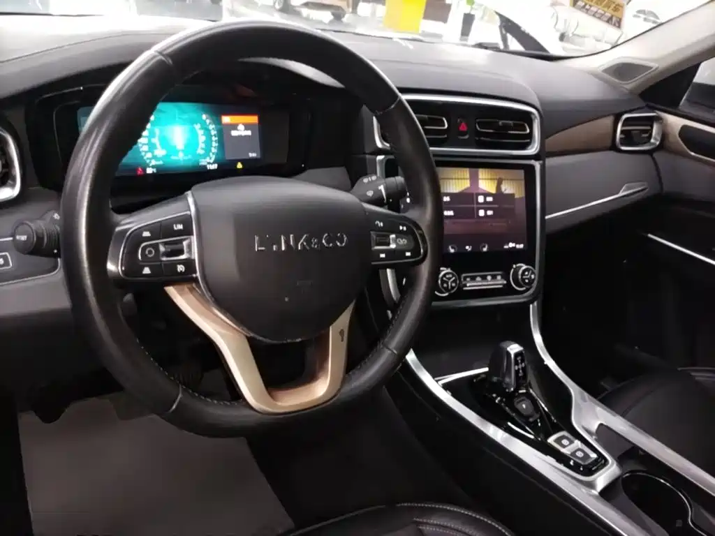 Lynk & Co 01 — миниатюра 10