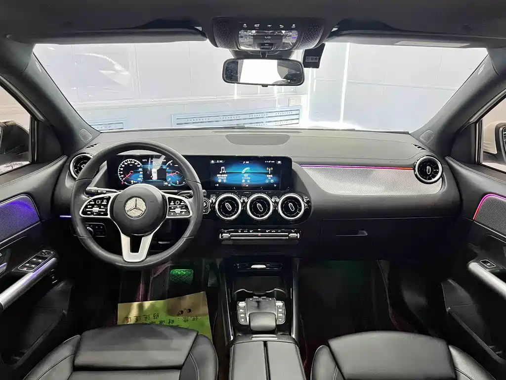 MERCEDES-BENZ GLA
