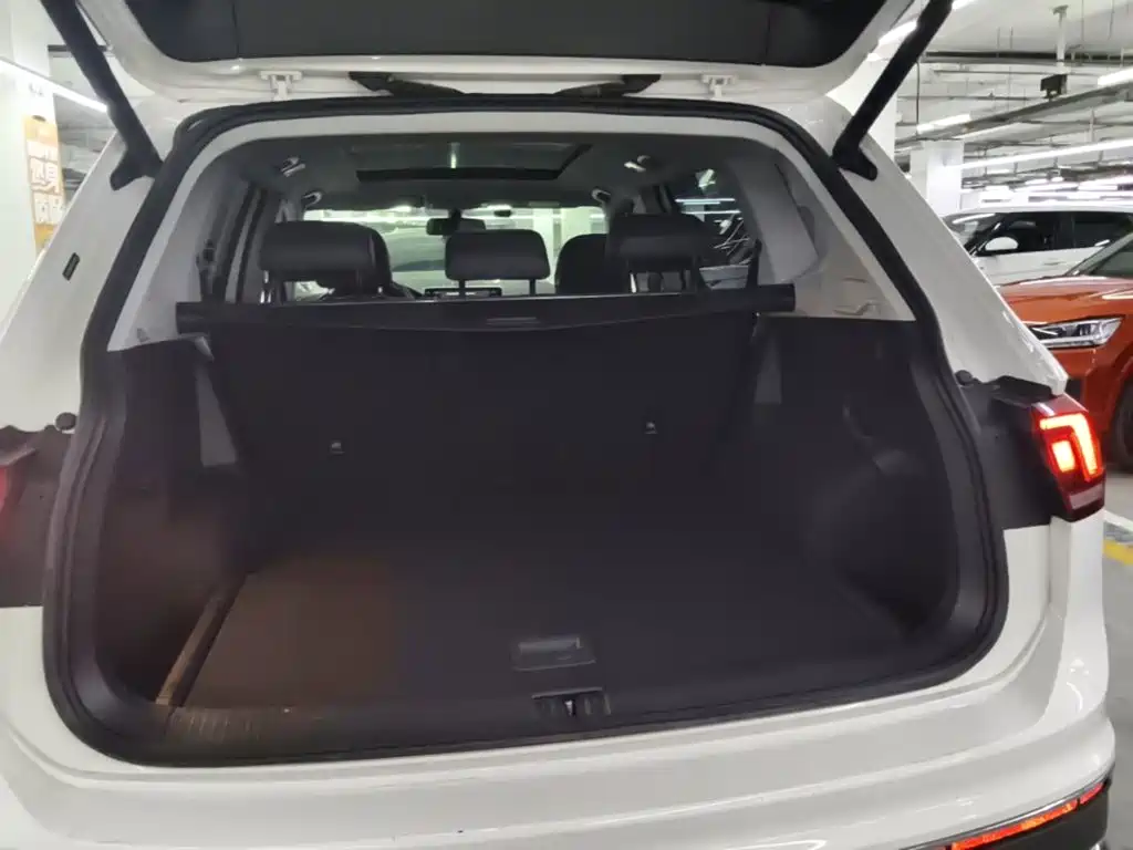 Volkswagen Tiguan L — миниатюра 19
