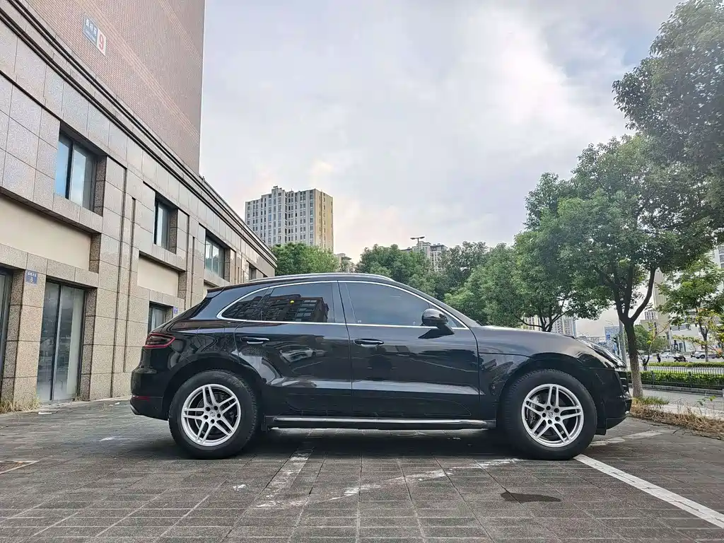 Porsche Macan — миниатюра 5