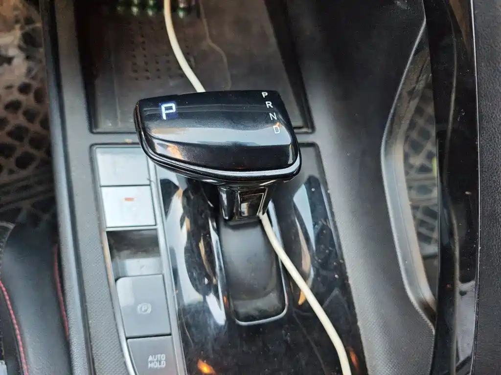 Hyundai Elantra — миниатюра 10