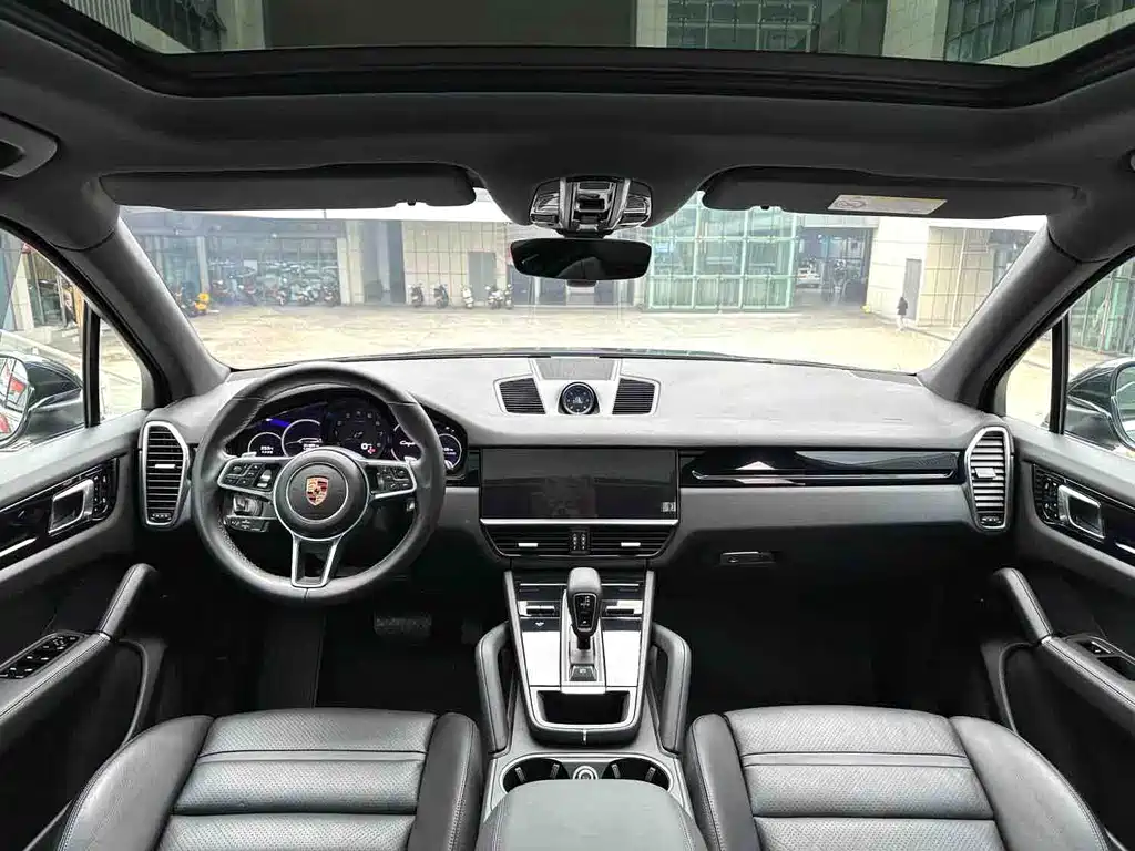 Porsche Cayenne — миниатюра 5