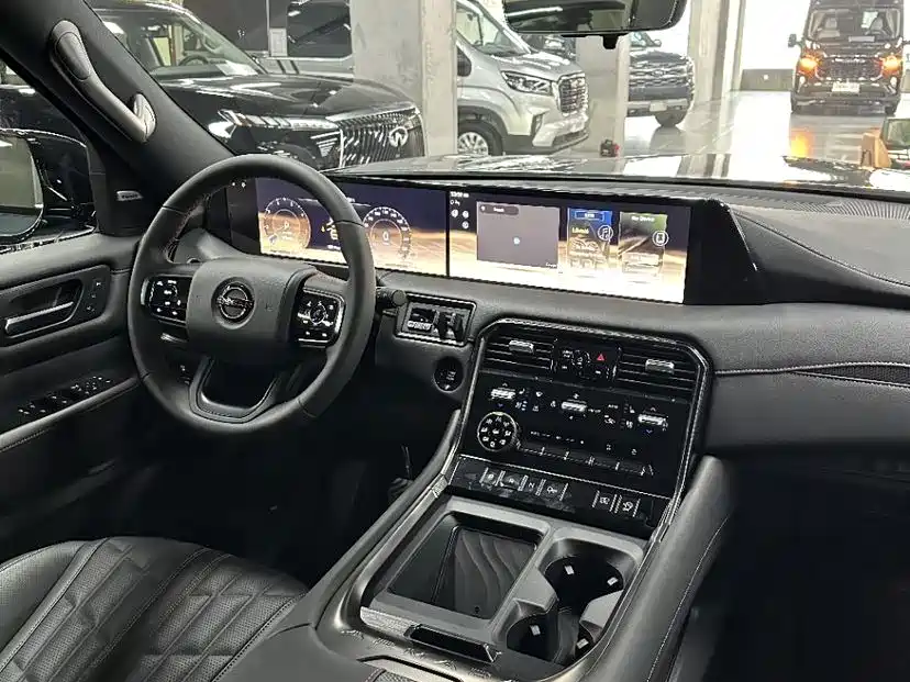 Nissan Patrol — миниатюра 8