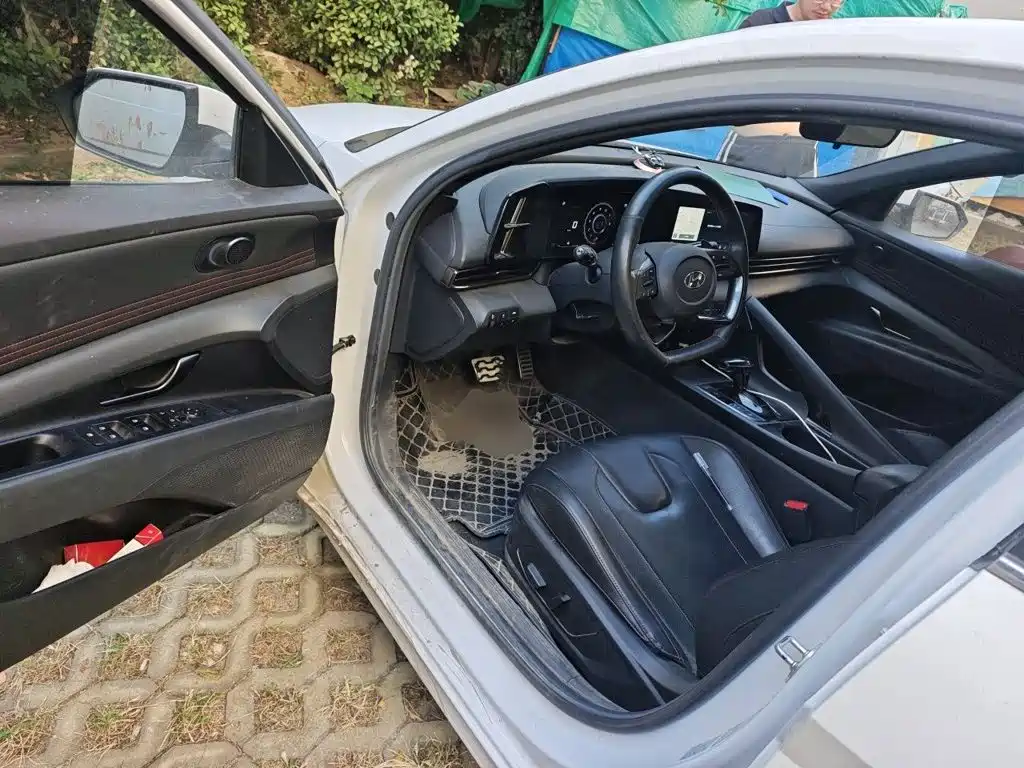 Hyundai Elantra — миниатюра 12