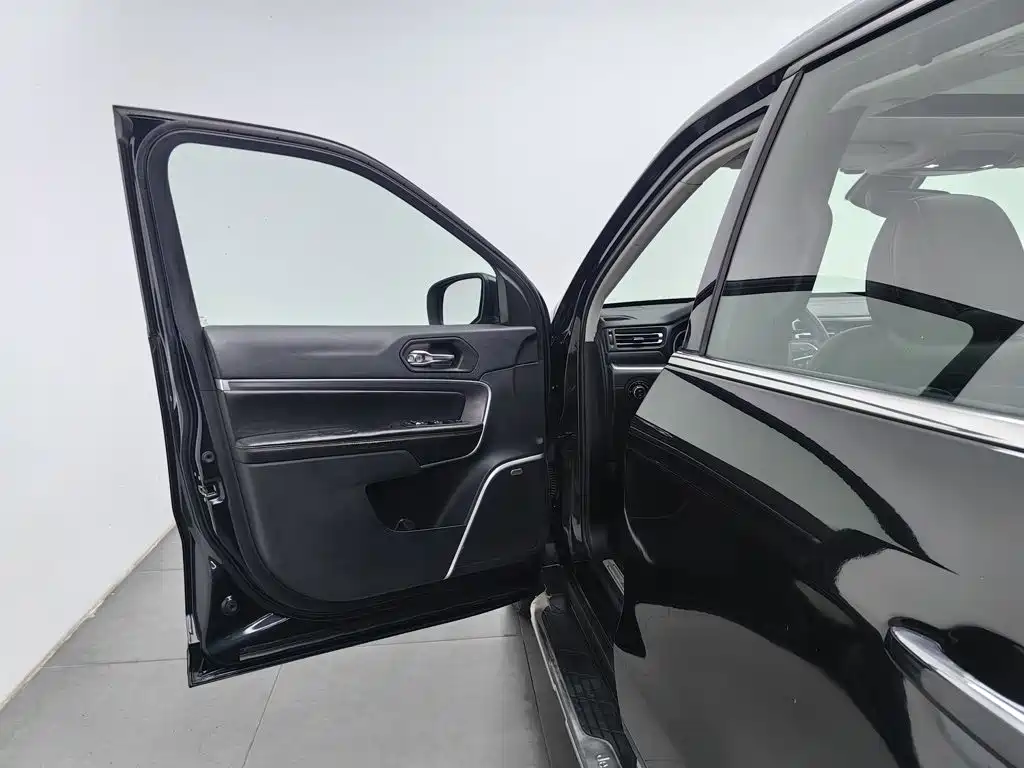 Jeep Grand Commander — миниатюра 8