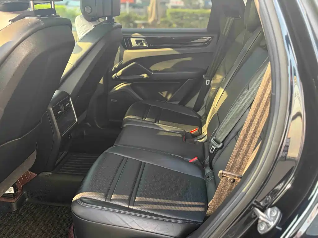 Porsche Cayenne Hybrid — миниатюра 6