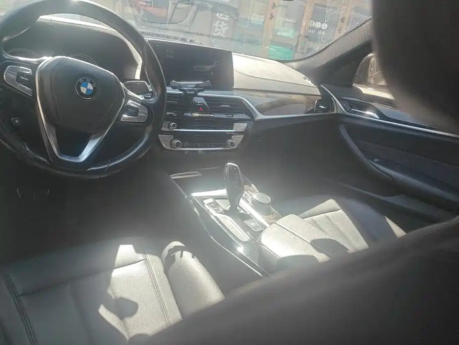 BMW 5 Series — миниатюра 12
