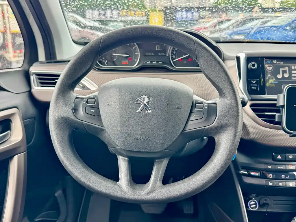 Peugeot 2008 2014 1.6L AT Fashion