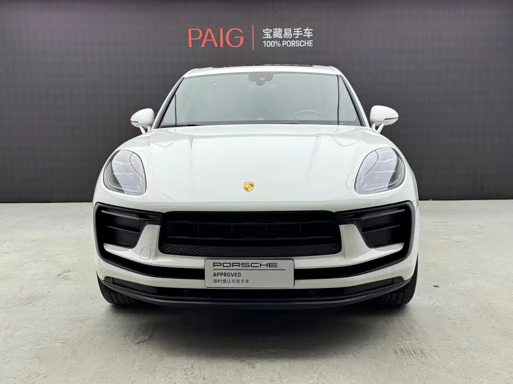PORSCHE MACAN