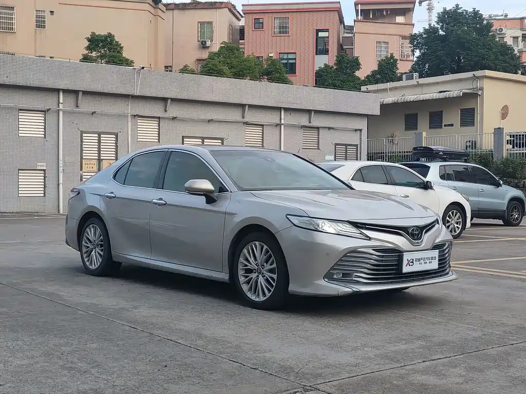 Toyota Camry — миниатюра 3