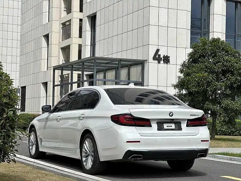 BMW 5 Series — миниатюра 14