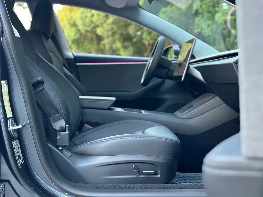 Tesla Model 3 — миниатюра 12
