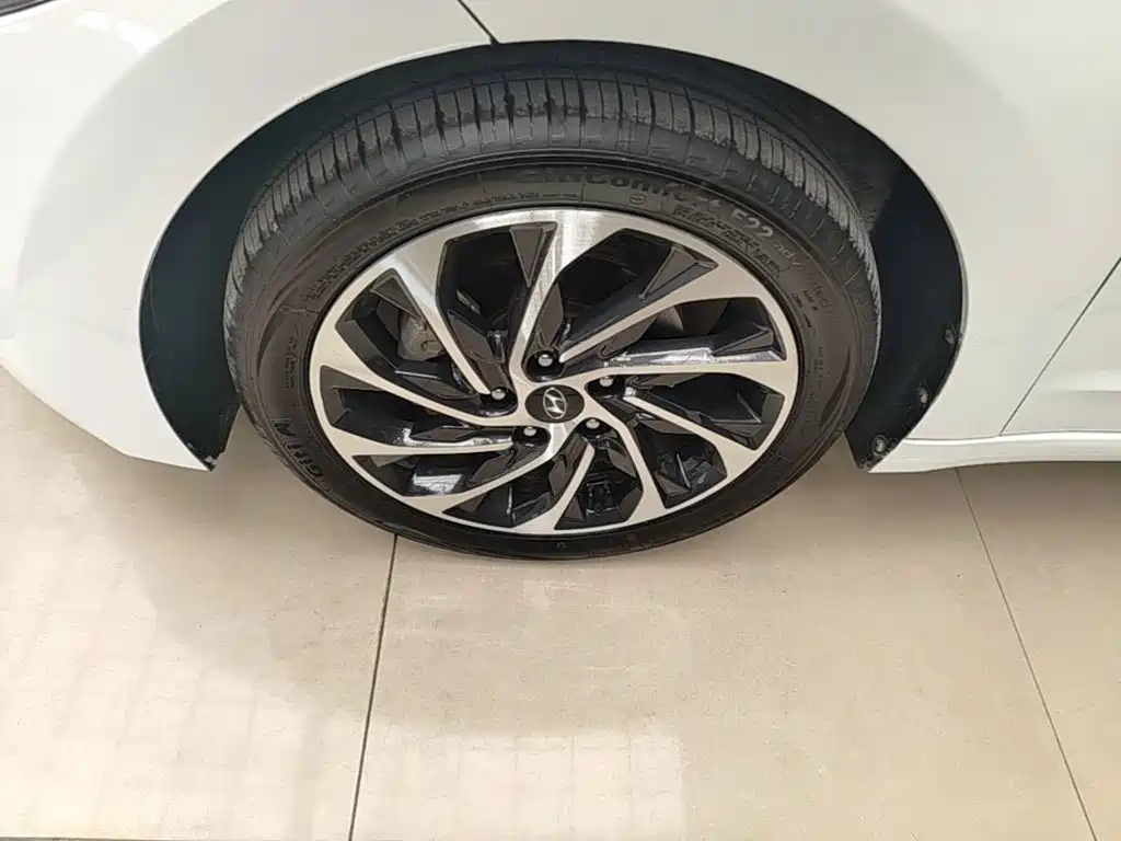Hyundai Elantra — миниатюра 23