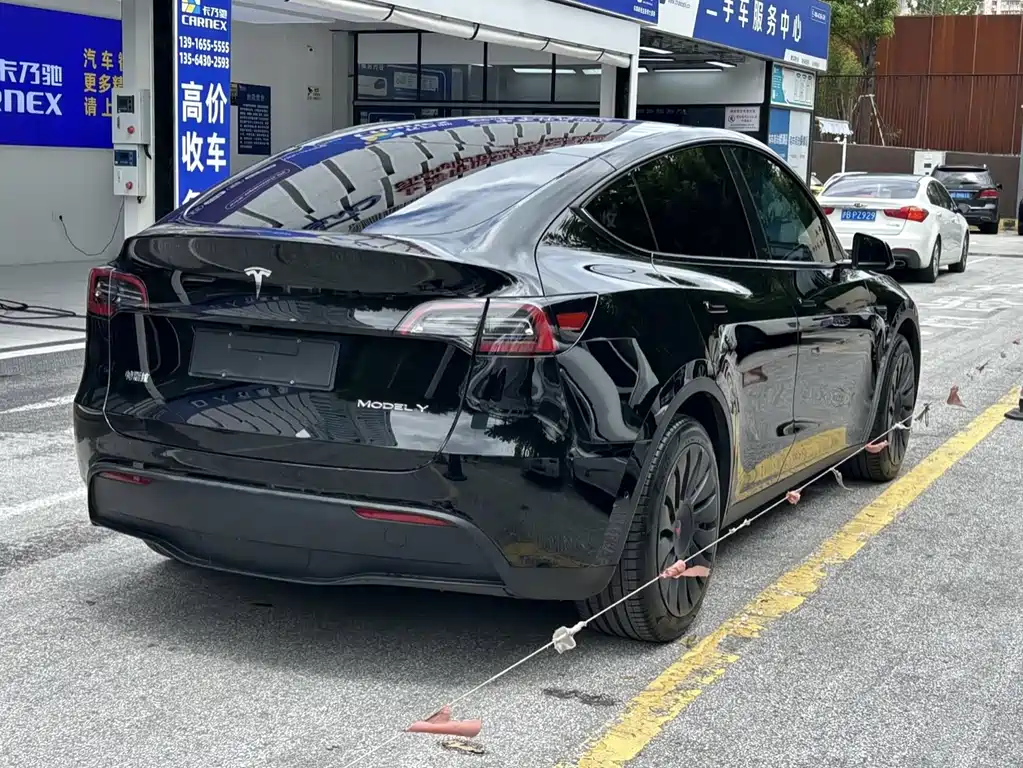 TESLA MODEL Y