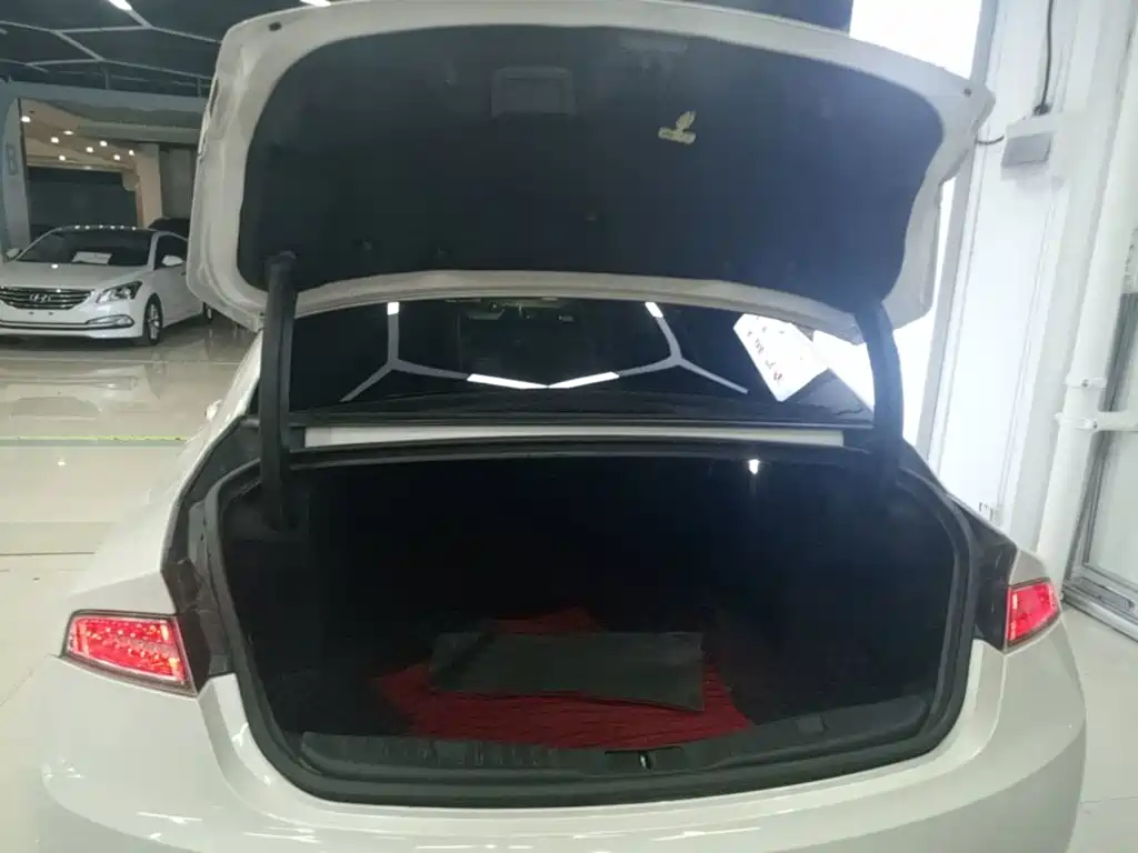Lincoln MKZ — миниатюра 19