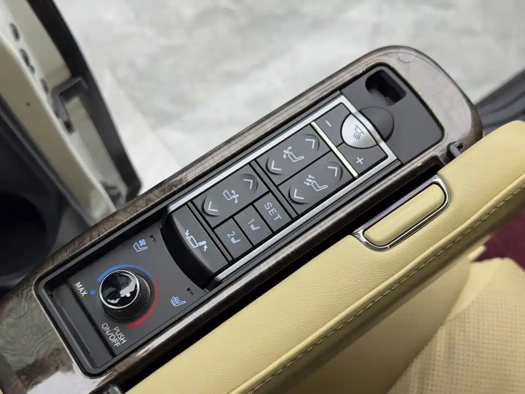 Toyota Alphard — миниатюра 15
