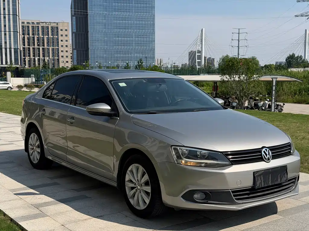 Volkswagen Sagitar 2015 1.6L AT Comfort