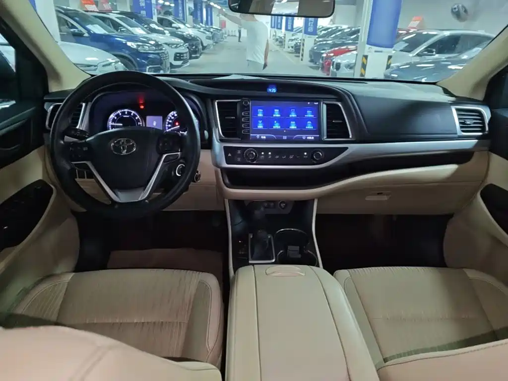 Toyota Highlander — миниатюра 10
