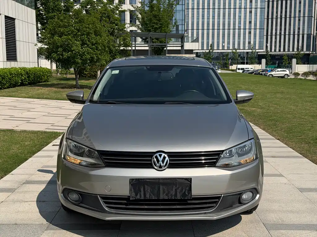 Volkswagen Sagitar 2015 1.6L AT Comfort