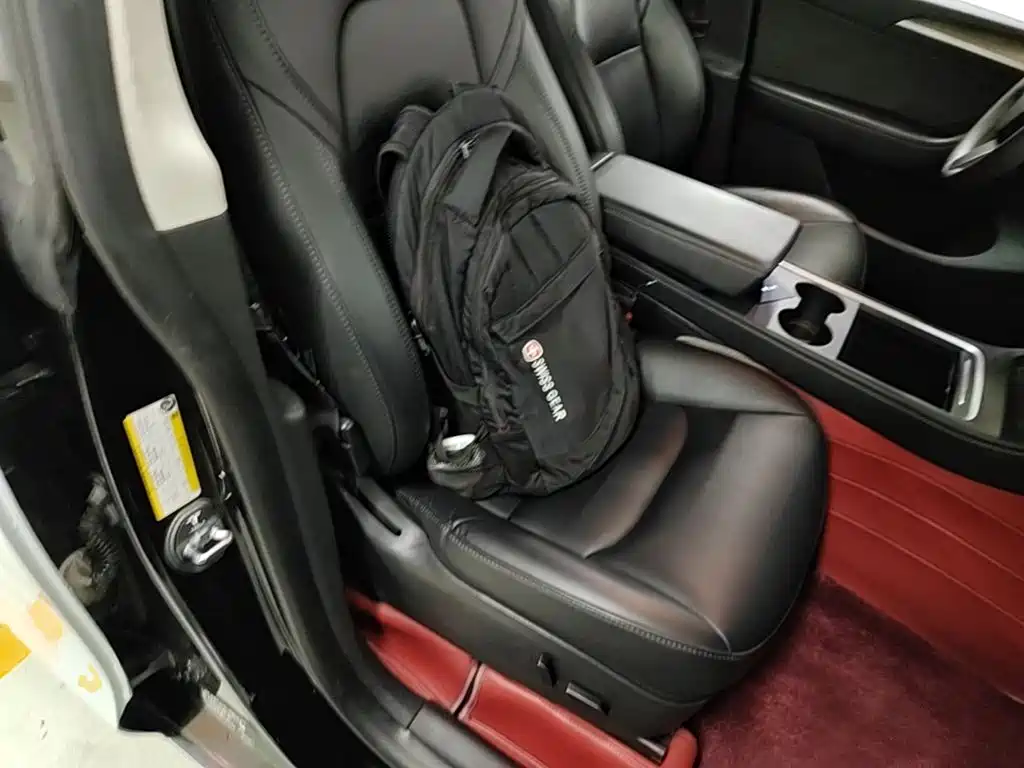 Tesla Model Y — миниатюра 25
