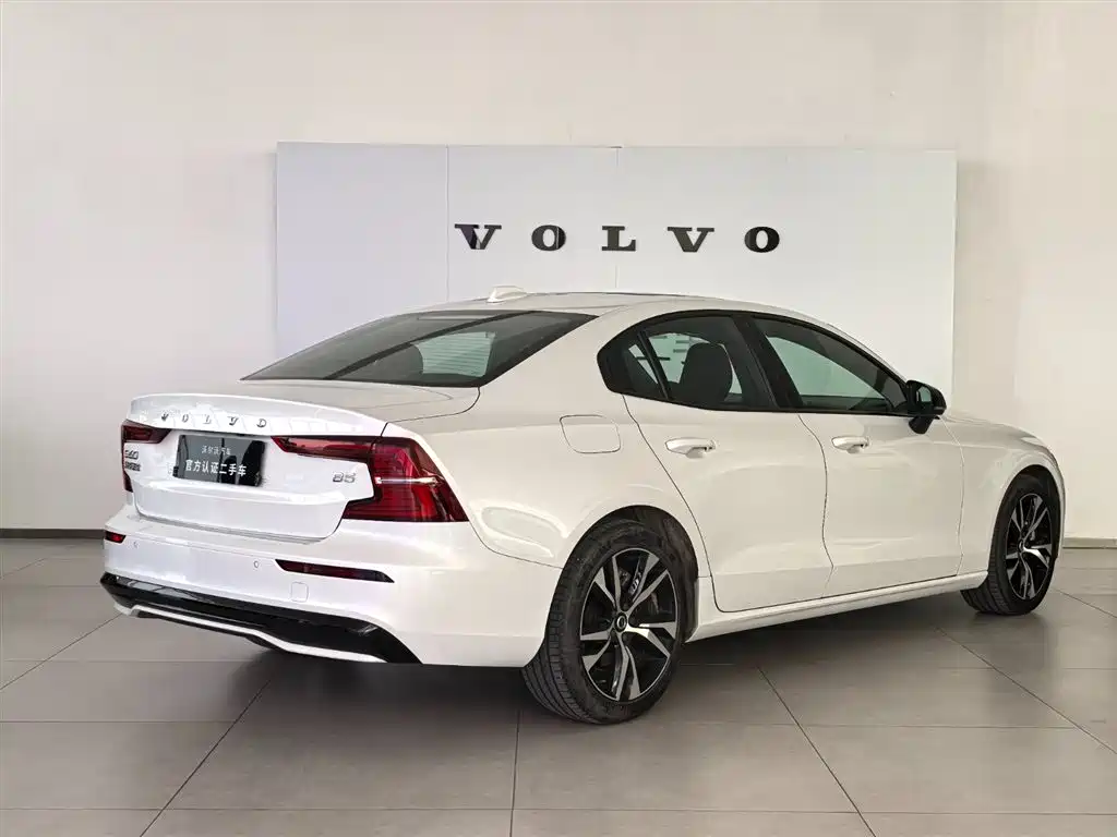 Volvo S60 2025 B5 Sport