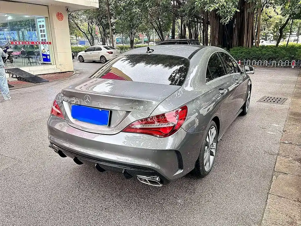 MERCEDES-BENZ CLA