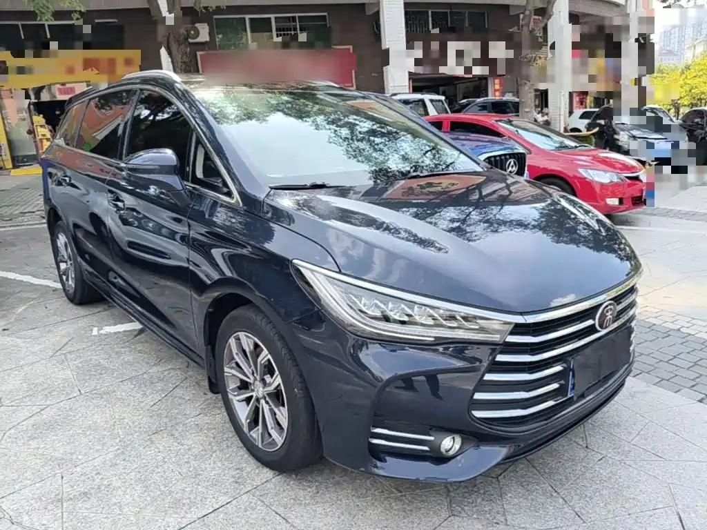 BYD MAX — миниатюра 4