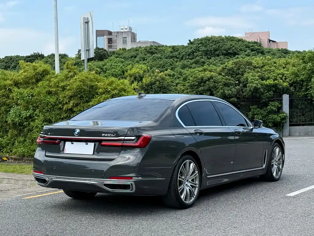 BMW 7 Series — миниатюра 16