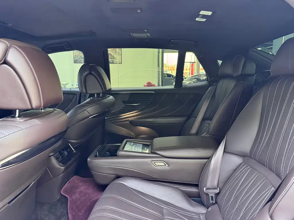 Lexus LS 2020 500h Luxury VI