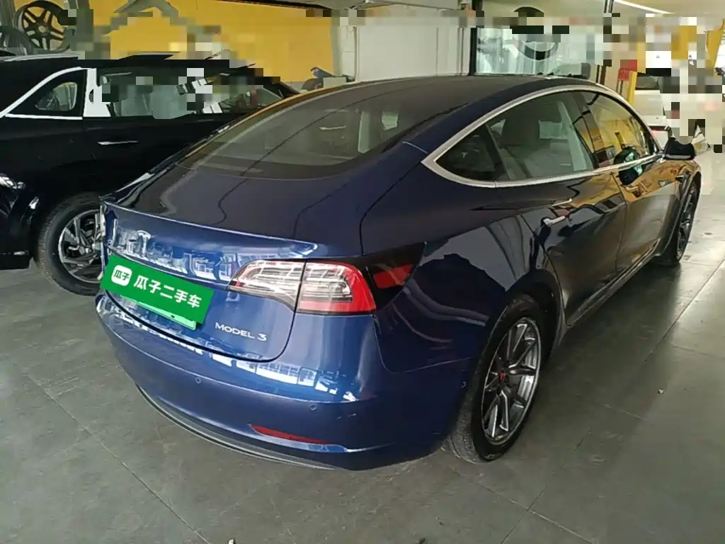 Tesla Model 3 — миниатюра 7