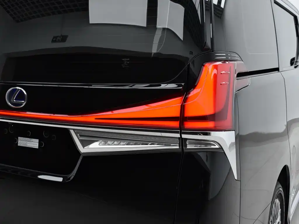 Lexus LM — миниатюра 27