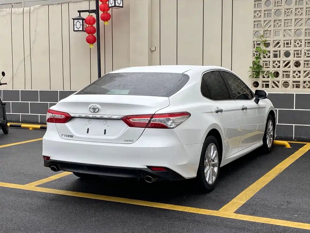 TOYOTA CAMRY