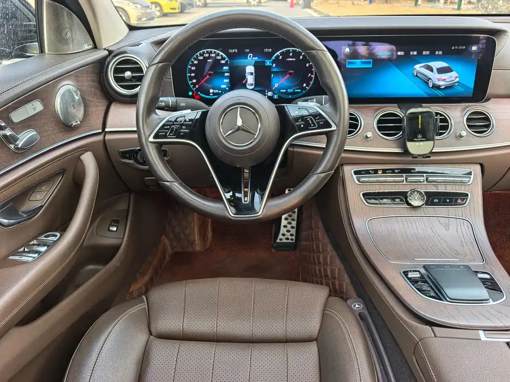 MERCEDES-BENZ E CLASS