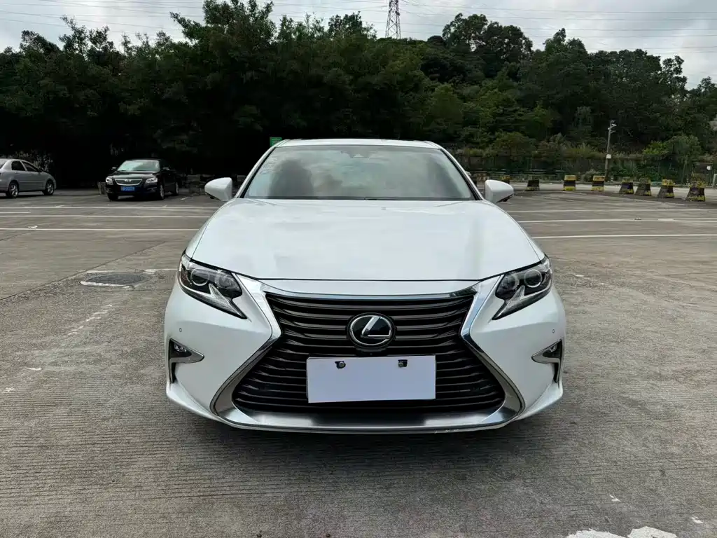 Lexus ES 2017